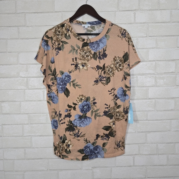 envision studio NWT floral tee - Picture 3 of 13